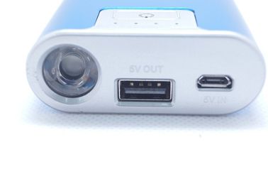 Banco portátil 6600mAh do poder de USB do metal da câmara digital com tocha do diodo emissor de luz