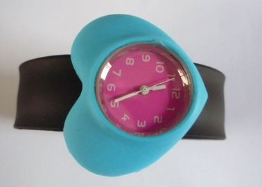 Relógios de Case preto banda Slap pulseira de Silicone azul coração com preciso movimento Quartz